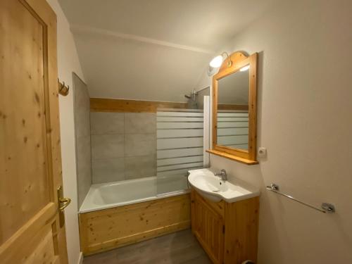 Koupelna v ubytování travelski home classic - Les Chalets de la Fontaine du Roi