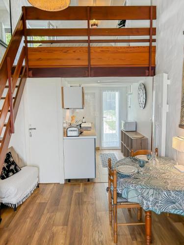 Dapur atau dapur kecil di Séjour ressourçant dans un cadre paisible et vert - Appartement 5