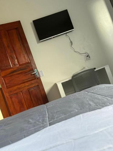 a bedroom with a bed and a television on the wall at Hotel Saint Clara B in Belém