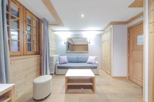 a living room with a couch and a table at Fleur De Neige Châtel in Châtel