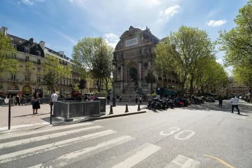 Paris Central Gem 9 Min Walk to Notre-Dame and Louvre photo 30