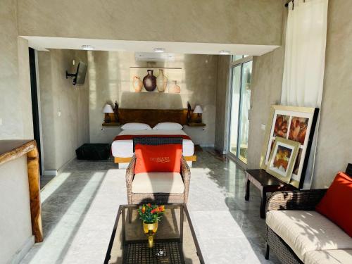 Ruang duduk di Villas Coco Mare Suite 3