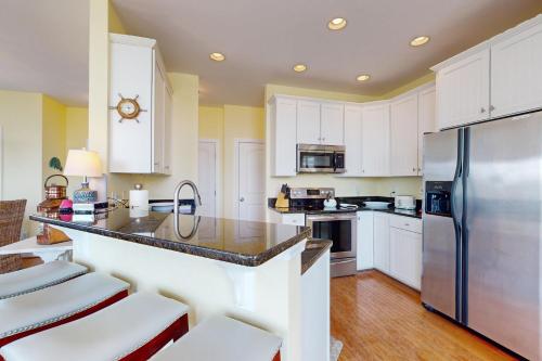Una cocina o zona de cocina en All Rise (Private Boat Dock)