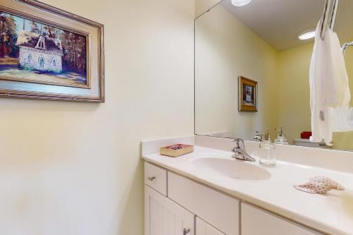 Un baño de All Rise (Private Boat Dock)