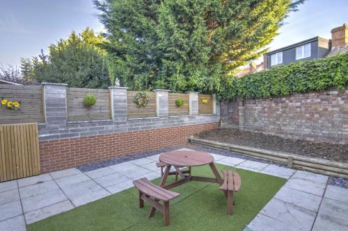 Modern Family & Contractor Home - Free Parking - Garden - Sleeps 6 - Fast WiFi - photo 25