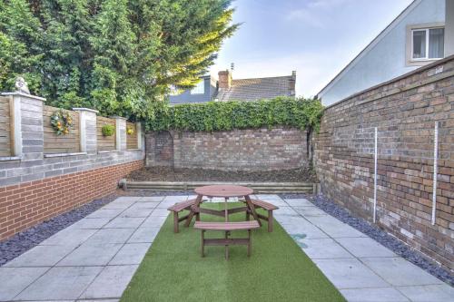 Modern Family & Contractor Home - Free Parking - Garden - Sleeps 6 - Fast WiFi - photo 27