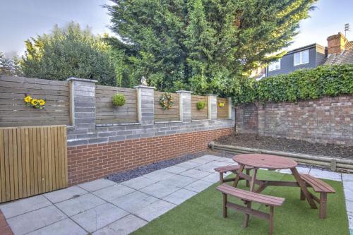 Modern Family & Contractor Home - Free Parking - Garden - Sleeps 6 - Fast WiFi - photo 28