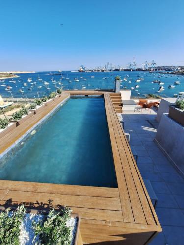 Πισίνα στο ή κοντά στο South32 Hotel
