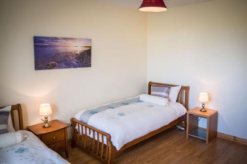 a bedroom with two twin beds and two lamps at Atlantic Sunset in Aughrus More