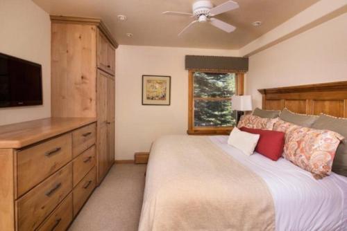 2 Bedroom Mountain Residence in the Heart of Aspen with Amenities Including Heated Pool, Hot Tubs, Game Room and Spa photo 2