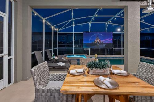 Themed house w Disney rooms private pool & spa photo 43
