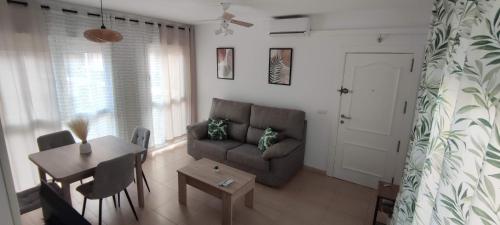 Apartamento dos habitaciones con piscina y gran terraza