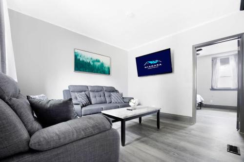 a living room with a couch and a table at Comfortable 5BR 2BA near the falls in Niagara Falls