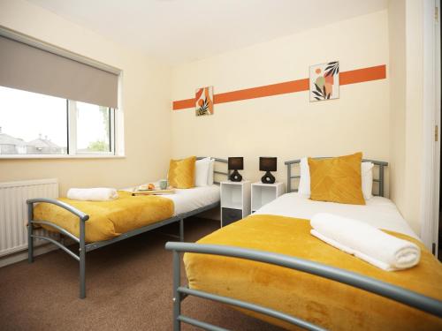 Postel nebo postele na pokoji v ubytování Redland Park By N And N Stays Ltd, Perfect for Contractors & Workers, Close to local amenities and work sites in Bath, Free Parking