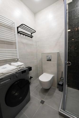 Bilik mandi di Gori Palace Apartments