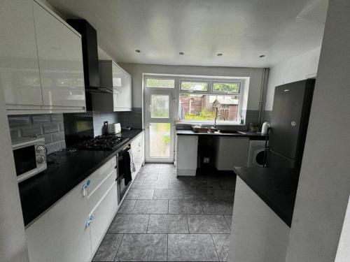 Η κουζίνα ή μικρή κουζίνα στο Double Room XXXX Manchester