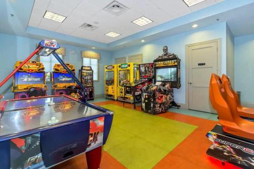 Themed house w Disney rooms private pool & spa photo 63