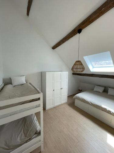 a bedroom with two bunk beds and a window at Gîte Augustaline in Gedinne
