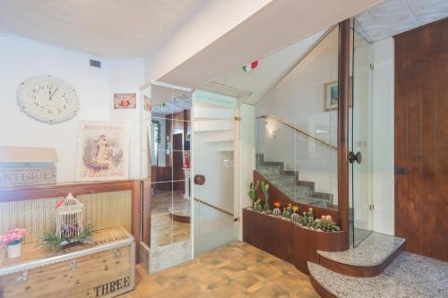 PET FRIENDLY HOTEL MIRABEAU photo 3