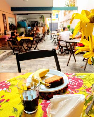 Jídlo v hostelu nebo okolí