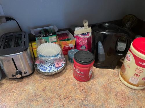 Room in a houseにあるコーヒーまたはお茶
