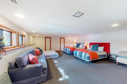 a bedroom with two beds and a couch at Hayden Lake Hideaway in Hayden Lake