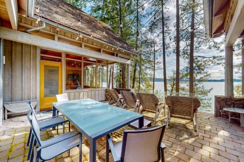 a patio with chairs and a table on a house at Hayden Lake Hideaway in Hayden Lake