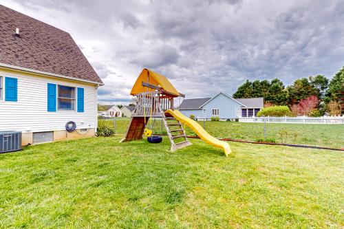 Φωτογραφία από το άλμπουμ του Maplewood --- 31 Radcliffe Dr σε The Plantations