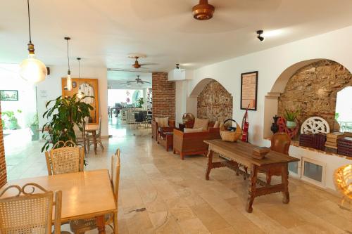 a living room with a table and chairs at Hotel Kartaxa in Cartagena de Indias