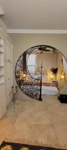 Кровать или кровати в номере Caye Caulker Boutique Guesthouse 2