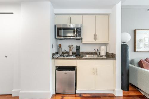 Renovated Coconut Grove Studio includes Parking photo 15