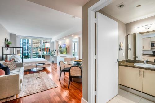 Renovated Coconut Grove Studio includes Parking photo 16