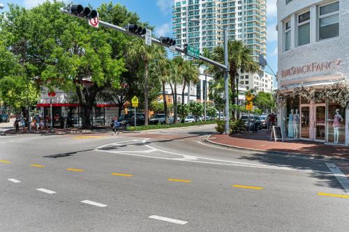 Renovated Coconut Grove Studio includes Parking photo 34