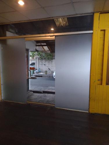 an open door in a room with a view of a garage at 362 สวนอ้อย5 in Dusit