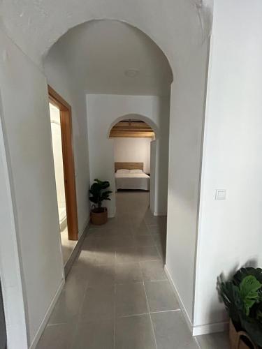 a hallway with a bed in a bedroom at Apartamento Molino de Viento in Jerez de la Frontera