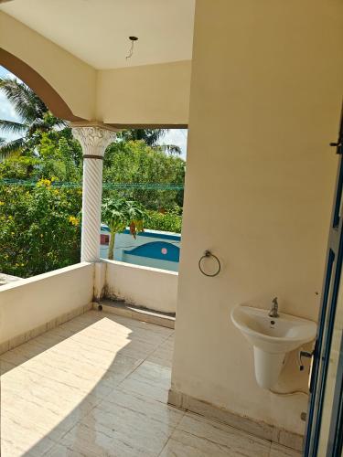 Bilik mandi di Treva Blue Nest