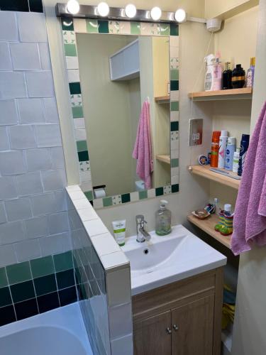 a bathroom with a sink and a mirror at Happy Homestay London in London