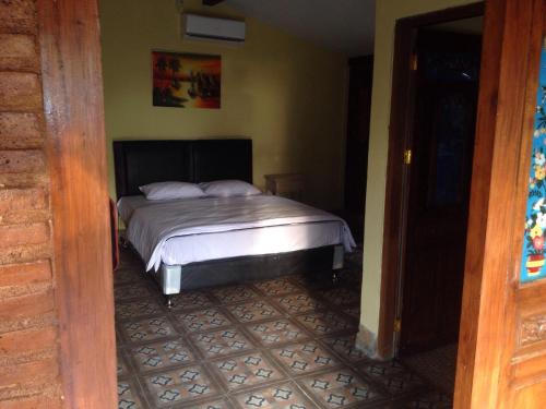 Postel nebo postele na pokoji v ubytování Cocohuts Hotel