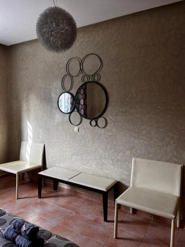 Posezení v ubytování Luxueuse villa à Moulay Bouselham