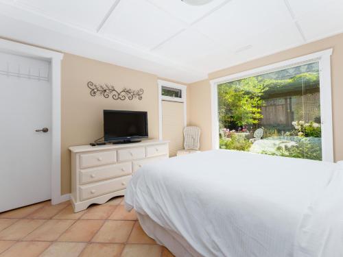 TV a/nebo společenská místnost v ubytování Ferry Walk House