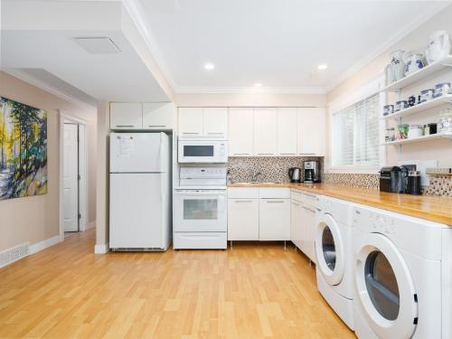 Kuchyň nebo kuchyňský kout v ubytování Ferry Walk House