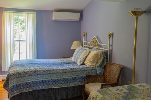 Postel nebo postele na pokoji v ubytování Sylvan Inn Bed & Breakfast