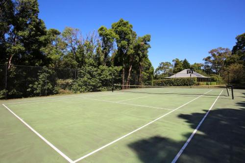 Instalaciones para jugar a tenis o squash en Red Hill - By Berry Getaways o alrededores