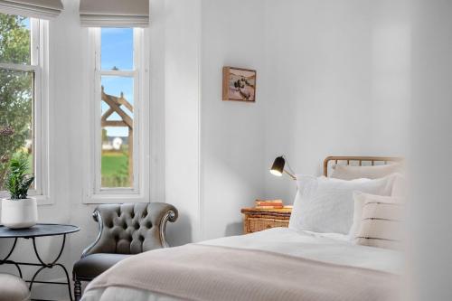 Ένα ή περισσότερα κρεβάτια σε δωμάτιο στο The Lodge - By Berry Getaways