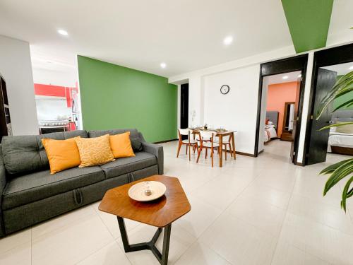 a living room with a couch and a table at Acogedor y hermoso cerca del Foro Sol, AICM y Coyoacán in Mexico City