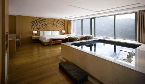 Postel nebo postele na pokoji v ubytování Banyan Tree Club & Spa Seoul