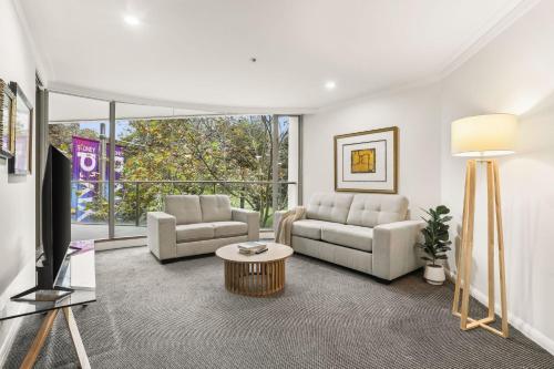 Μια τηλεόραση ή/και κέντρο ψυχαγωγίας στο Luxurious Apartment only 250m Walk To Opera House