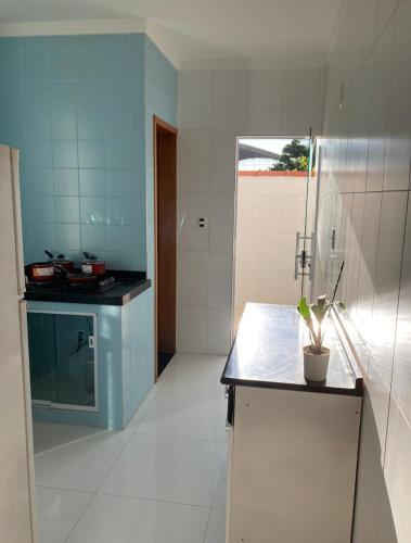 a kitchen with a counter and a stove in it at Condomínio paixão 4 in Aparecida