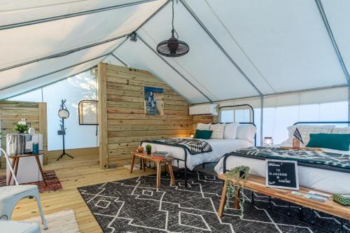 a room with two beds in a tent at Timberline Glamping Orange Beach in Gulf Shores