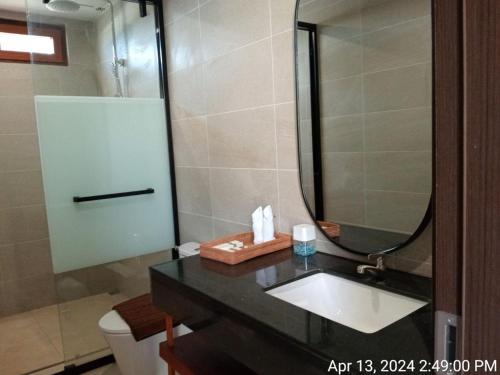 Bilik mandi di Ream Yoho Hotel